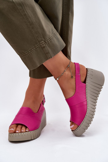 Sandali da donna con elementi in pelle naturale su piattaforma di colore rosa Artiker 54C0789