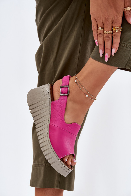 Sandali da donna con elementi in pelle naturale su piattaforma di colore rosa Artiker 54C0789