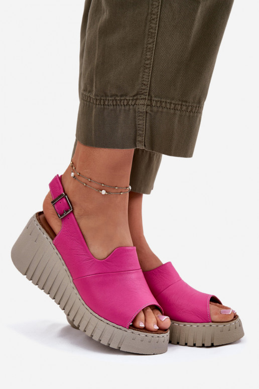Sandali da donna con elementi in pelle naturale su piattaforma di colore rosa Artiker 54C0789