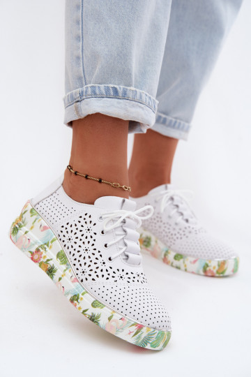 Scarpe da donna in pelle con elementi traforati su piattaforma di colore bianco Artiker 54C1604 2