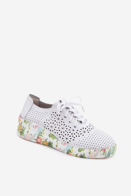 Scarpe da donna in pelle con elementi traforati su piattaforma di colore bianco Artiker 54C1604