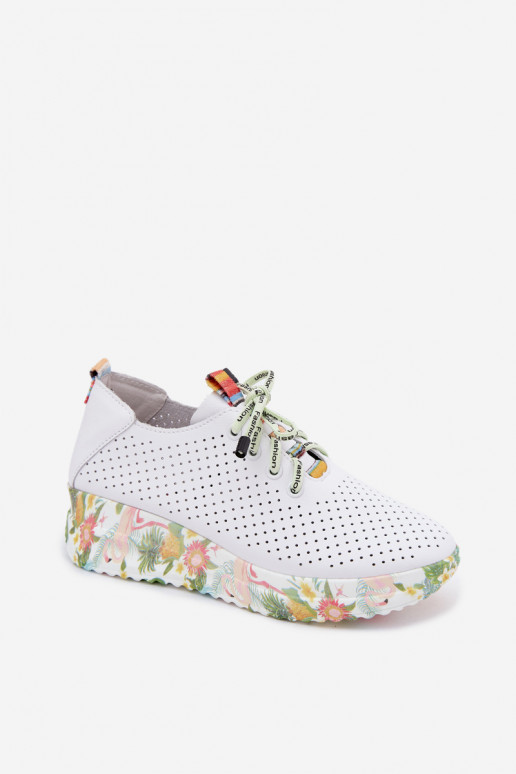 Pelle scarpe con una piattaforma Artiker 58C0598 Colore bianco
