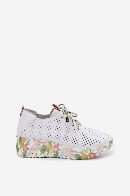 Pelle scarpe con una piattaforma Artiker 58C0598 Colore bianco