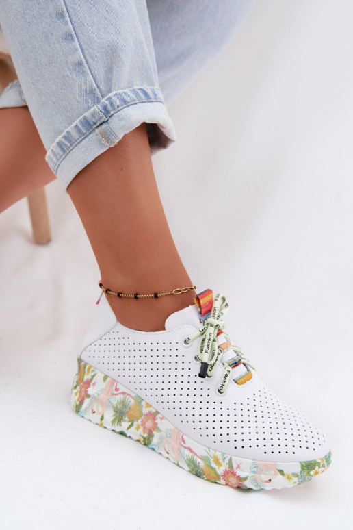 Pelle scarpe con una piattaforma Artiker 58C0598 Colore bianco