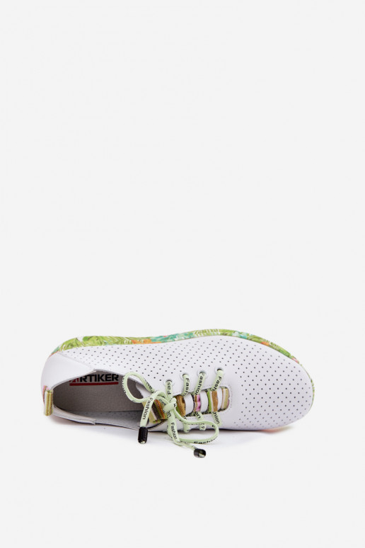 Pelle scarpe con una piattaforma Artiker 58C0598 Colore bianco