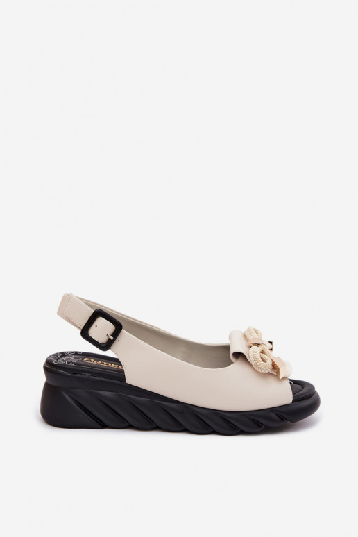 Sandali da donna Femminile con una piattaforma con ornamenti Artiker 58C0054 beige