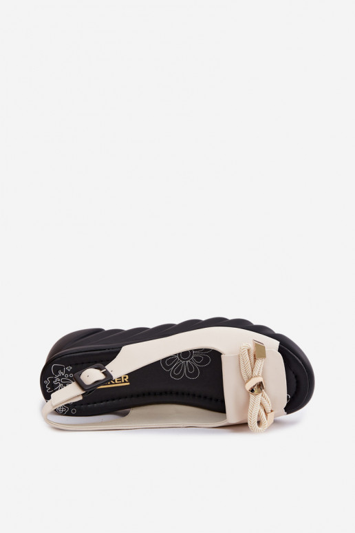 Sandali da donna Femminile con una piattaforma con ornamenti Artiker 58C0054 beige
