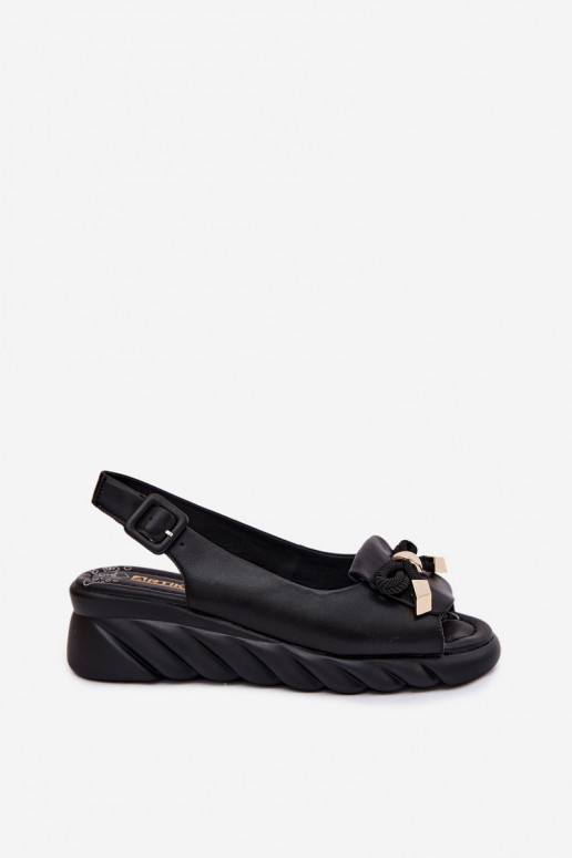 Sandali da donna Femminile con una piattaforma con ornamenti Artiker 58C0055 colore nero