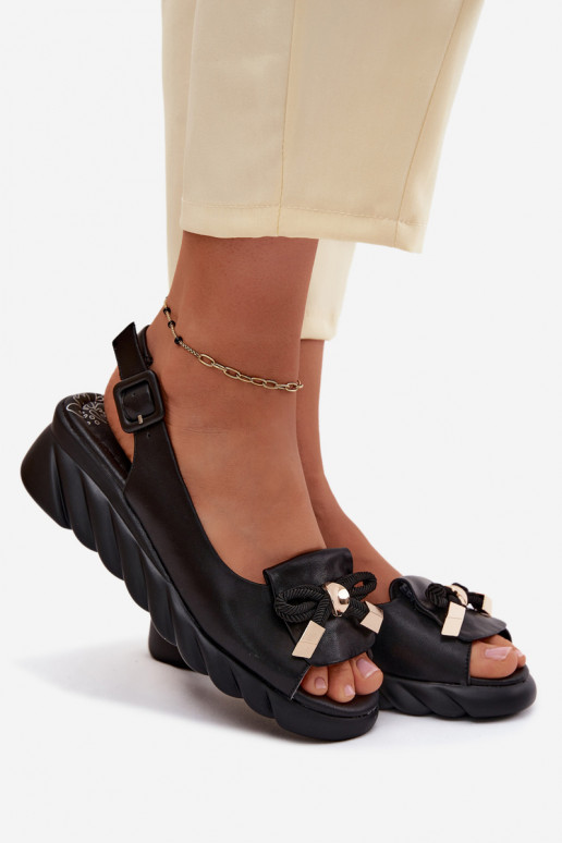 Sandali da donna Femminile con una piattaforma con ornamenti Artiker 58C0055 colore nero