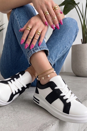 Sneakers perforati... 2