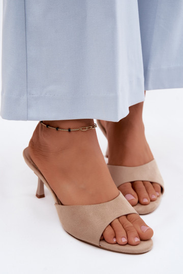 Ciabatte in suede sintetico color sabbia con tacco sottile Melissea