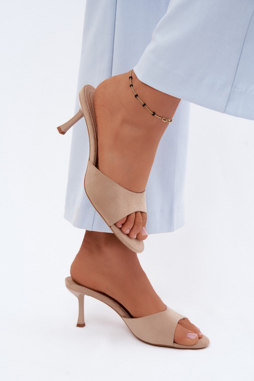 Ciabatte in suede sintetico color sabbia con tacco sottile Melissea