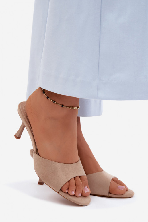 Ciabatte in suede sintetico color sabbia con tacco sottile Melissea