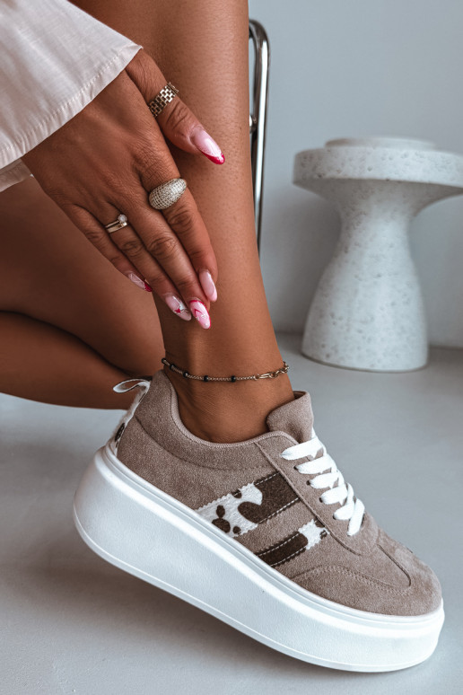Sneakers con piattaforma in ecopelle scamosciata sabbia Averin