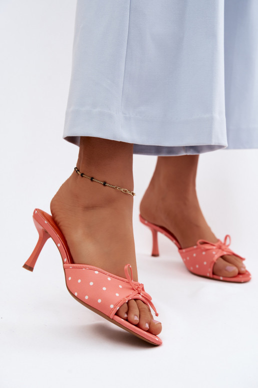 Pantofole da donna con fiocchi e pois su tacco sottile di colore arancione di Shinea