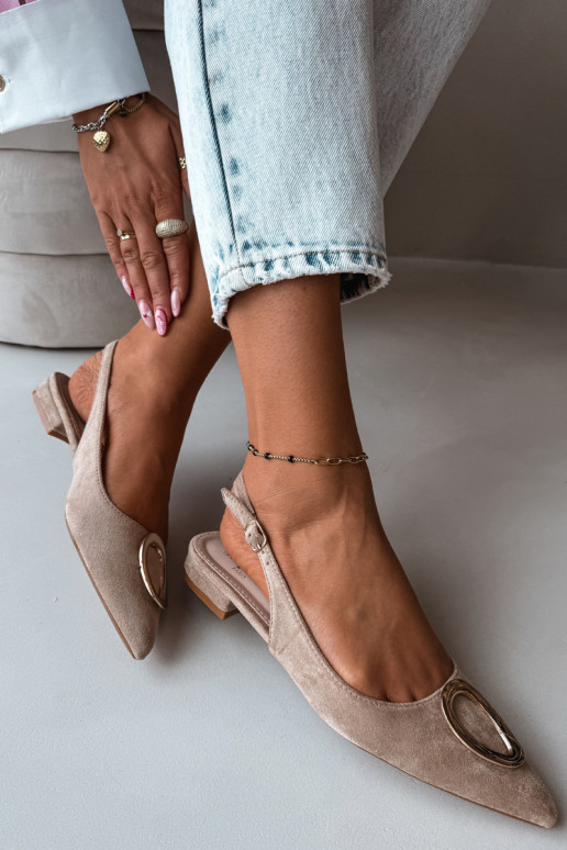 Sandali da donna con tacco largo e ornamenti di colore sabbia di Sparkle