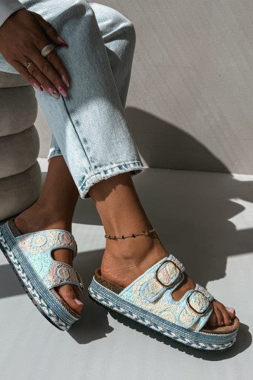 Pantofole all'uncinetto Glimma con piattaforma e fibbie color blu 2