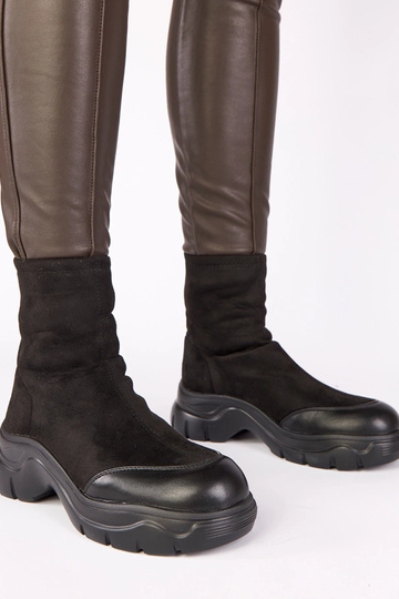 Stivaletti neri in ecopelle scamosciata con suola chunky Alana