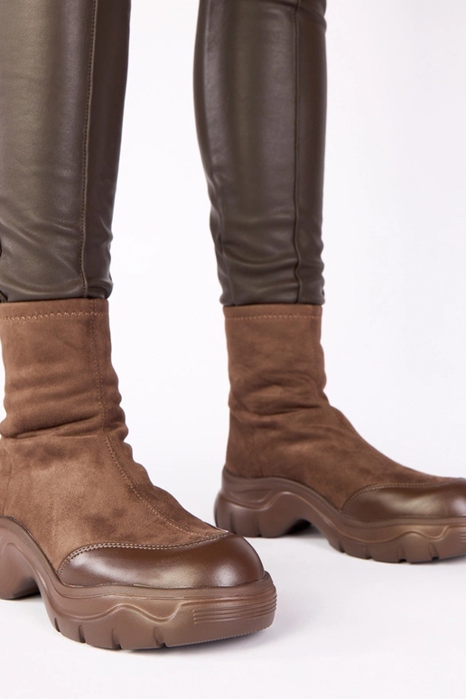 Stivaletti marroni in ecopelle scamosciata con suola chunky Alana
