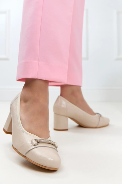 Décolleté in pelle color sabbia con soletta sagomata Cambell