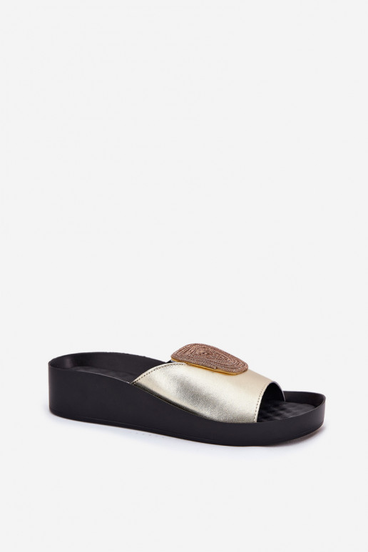 Ciabatte in pelle dorate da donna con ornamenti KV51-028