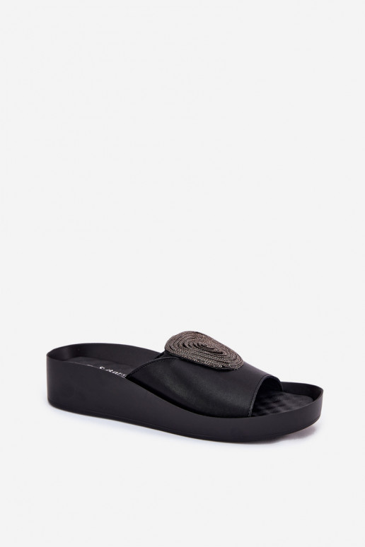 Ciabatte in pelle nere da donna con ornamenti KV51-028