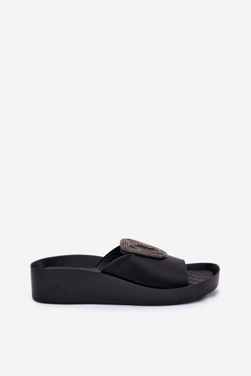 Ciabatte in pelle nere da donna con ornamenti KV51-028