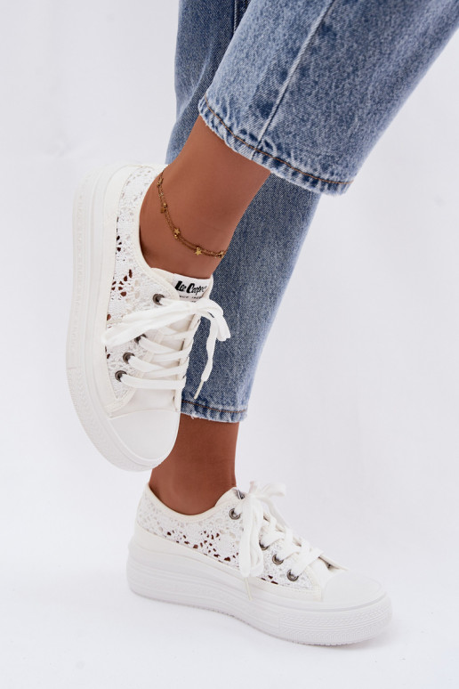 Scarpe bianche casual con piattaforma e elementi intagliati Lee Cooper LCIN-26-44-4485