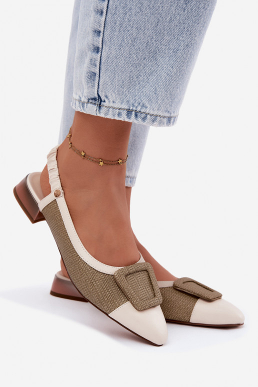 Sandali da donna con fibbie decorative colore sabbia
