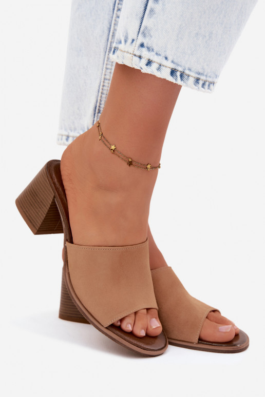 Pantofole con tacco in suede artificiale beige da donna Zazoo