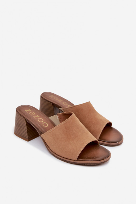 Pantofole con tacco in suede artificiale beige da donna Zazoo