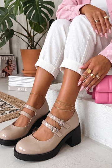 Sandali con tacco in vernice marrone Mia 2