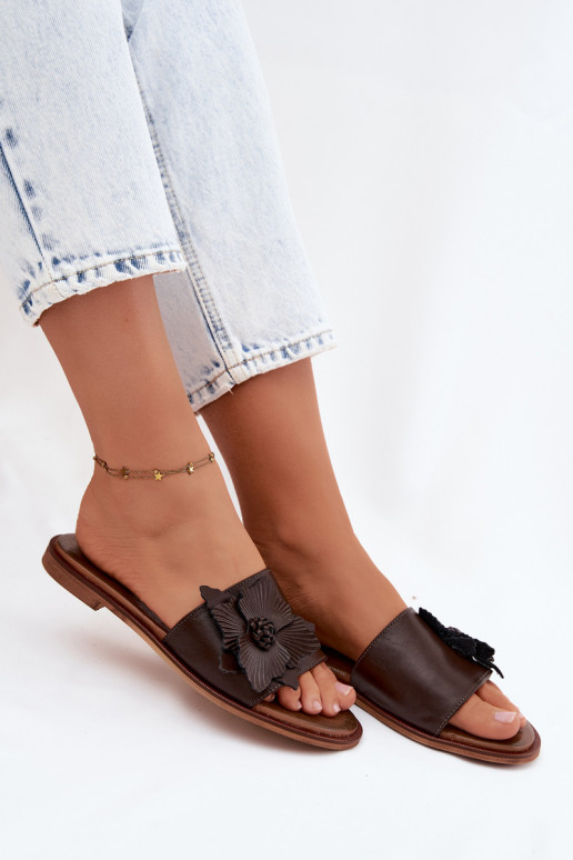 Infradito in pelle per donne con ornamenti Zazoo 40477 color cioccolato