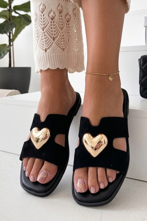 Ciabatte nere decorate con un cuore dorato Lucrezia