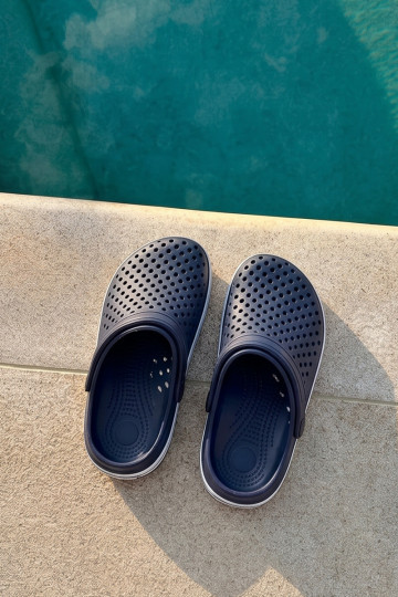 Pantofole leggere da uomo blu scuro Tai Turiravena