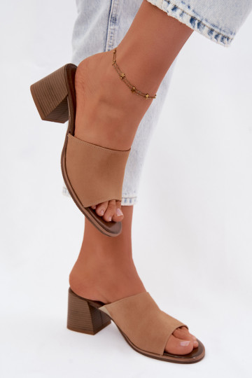 Pantofole con tacco in suede artificiale beige da donna Zazoo 2