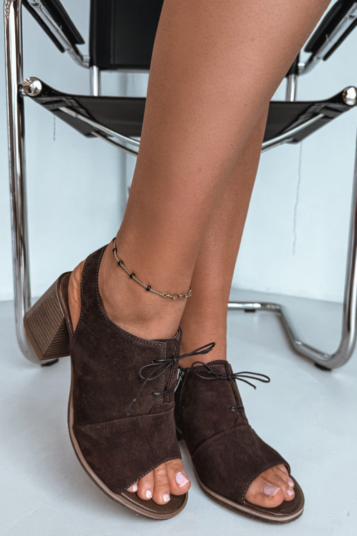 Décolleté in pelle eleganti con dettagli stilosi Zazoo 40523 color cioccolato
