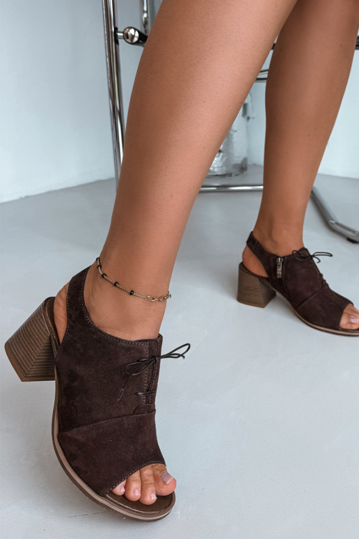Décolleté in pelle eleganti con dettagli stilosi Zazoo 40523 color cioccolato