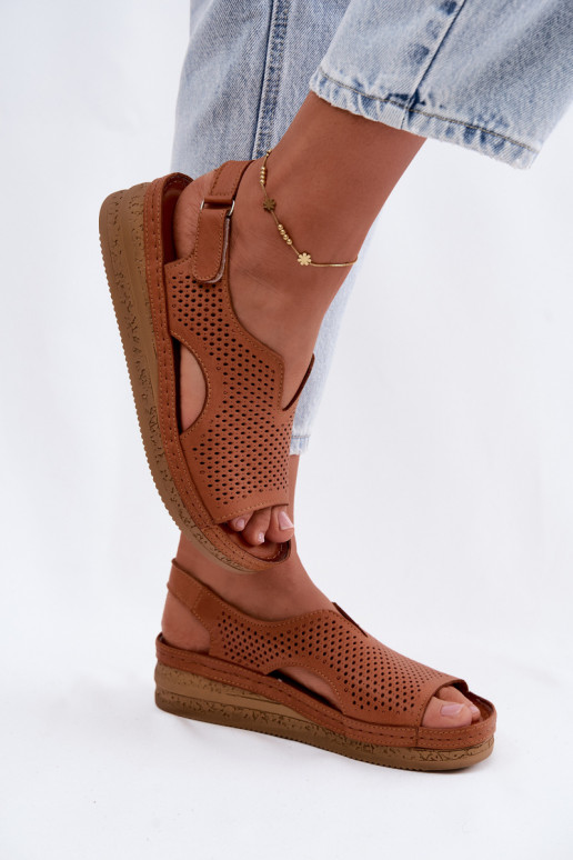 Sandali da donna marroni perforati con piattaforma Tai turiciejka L4494-29