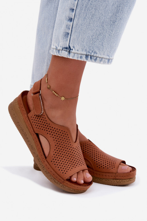 Sandali da donna marroni perforati con piattaforma Tai turiciejka L4494-29