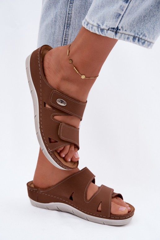 Pantofole in pelle da donna marroni con chiusure adesive Inblu OE0001GU