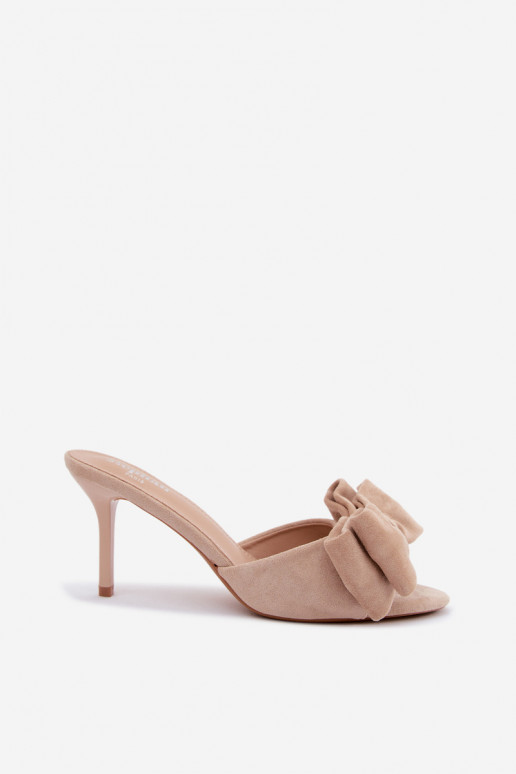 Pantofole da donna con tacco sottile e fiocchi in suede sabbia Tai turignolia