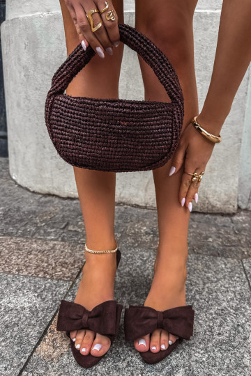 Pantofole da donna con tacco sottile e fiocchi in suede cioccolato Tai turignolia 2