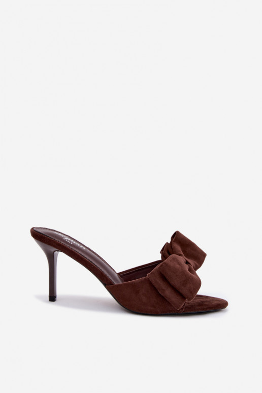 Pantofole da donna con tacco sottile e fiocchi in suede cioccolato Tai turignolia