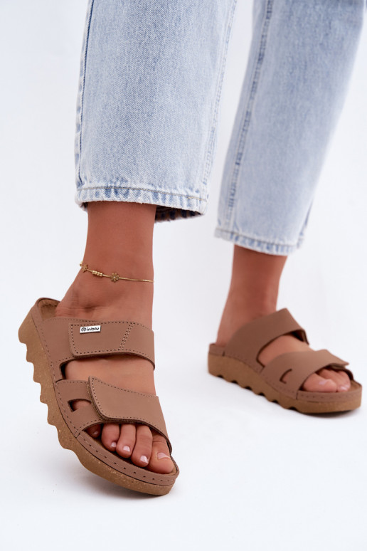 Pantofole in pelle marrone con chiusura adesiva Inblu