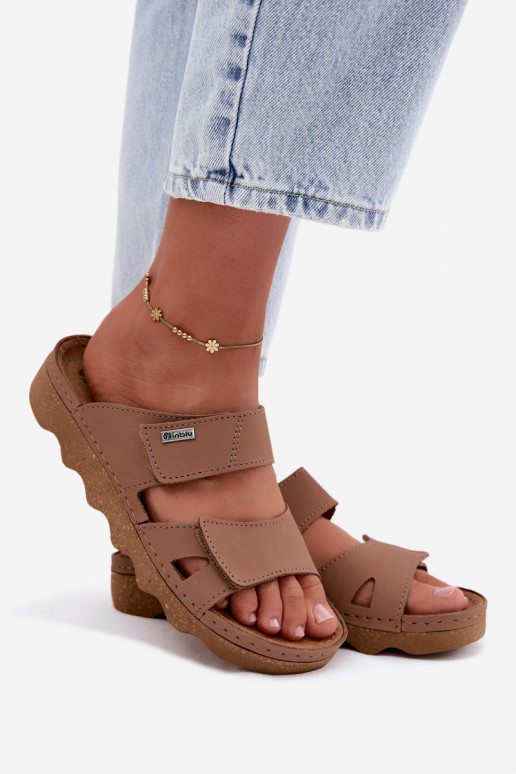 Pantofole in pelle marrone con chiusura adesiva Inblu