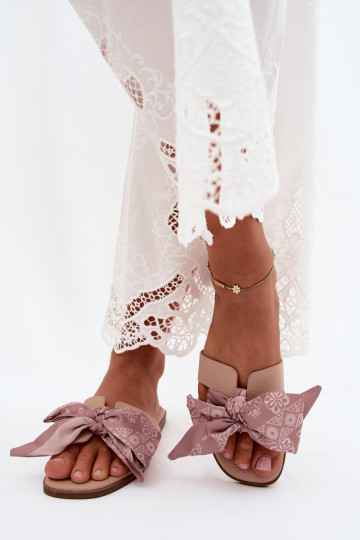 Pantofole da donna con tacchi larghi con nastri Nude Caprissa 2