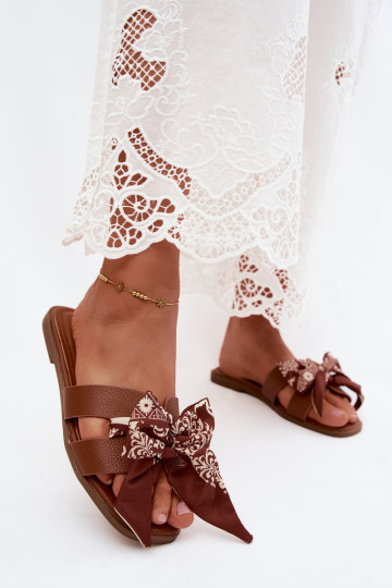 Pantofole da donna con tacchi larghi con nastri colore marrone Caprissa 2