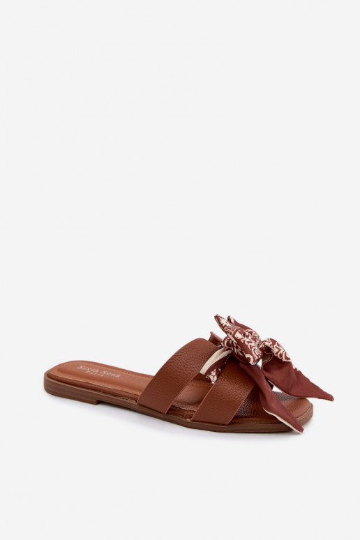 Pantofole da donna con tacchi larghi con nastri colore marrone Caprissa