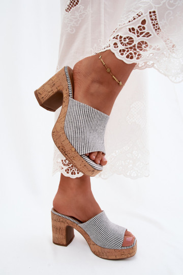 Pantofole da donna con tacchi e righe in nero Poplina